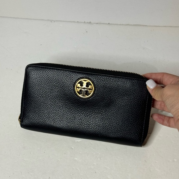 Tory Burch Carson Zip Around Continental Wallet - Picture 1 of 9